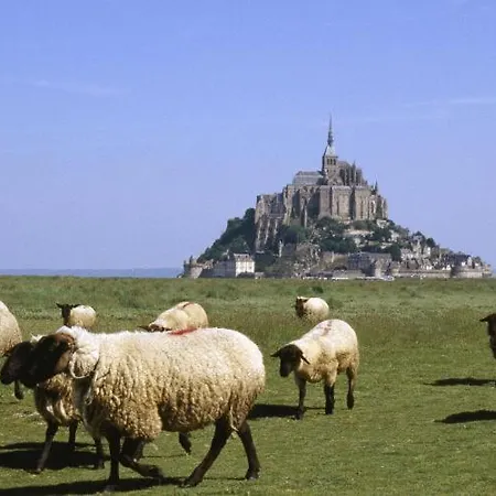 Bed & Breakfast D'hotes Avec Piscine Aux Agapanthes De Cromel - Mont Michel 3*