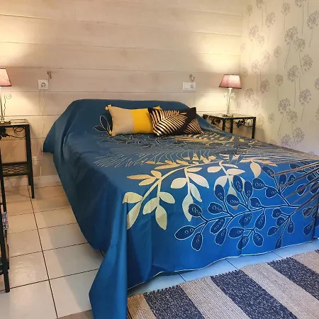 D'hotes Avec Piscine Aux Agapanthes De Cromel - Mont Michel Bed & Breakfast