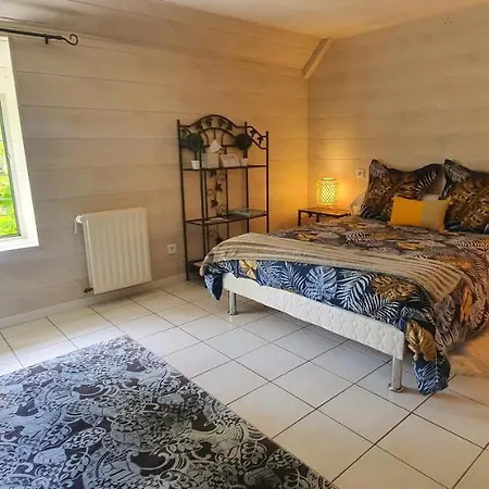 D'hotes Avec Piscine Aux Agapanthes De Cromel - Mont Michel 3* Saint-Quentin-sur-le-Homme