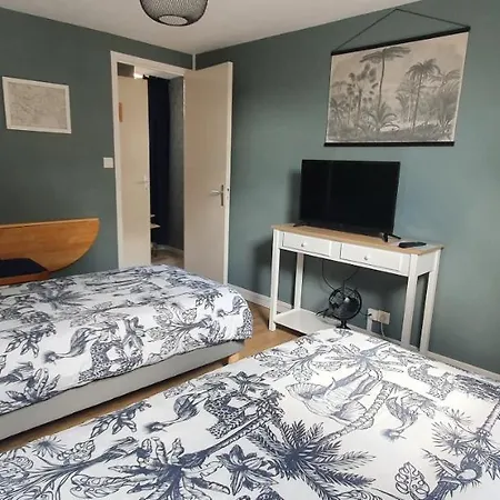 D'hotes Avec Piscine Aux Agapanthes De Cromel - Mont Michel