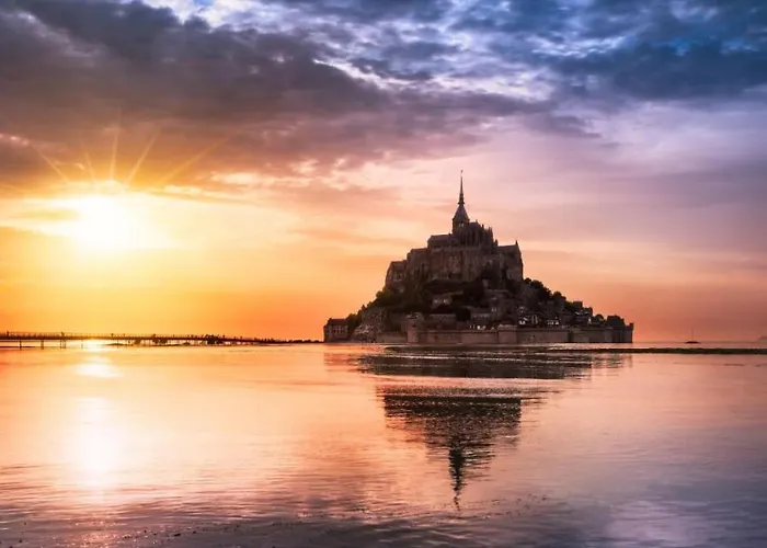 Bed & Breakfast D'hotes Avec Piscine Aux Agapanthes De Cromel - Mont Michel 3*