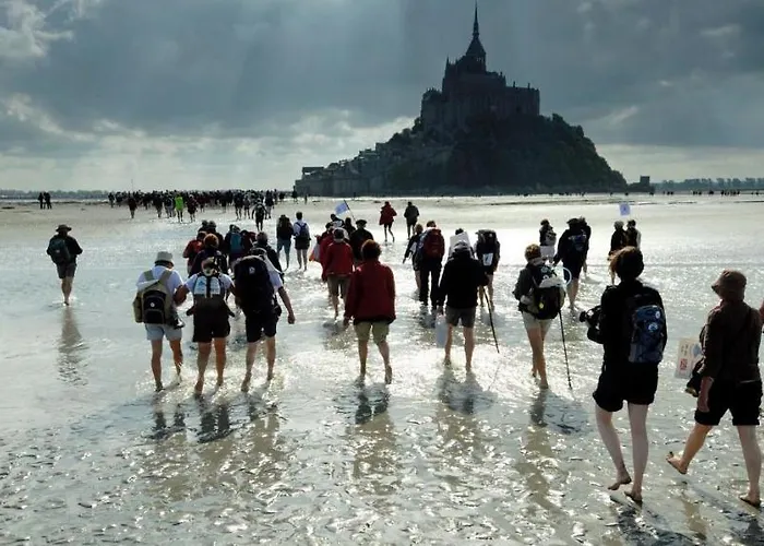 D'hotes Avec Piscine Aux Agapanthes De Cromel - Mont Michel Saint-Quentin-sur-le-Homme