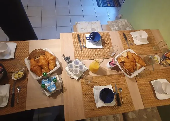 Bed & Breakfast D'hotes Avec Piscine Aux Agapanthes De Cromel - Mont Michel 3*